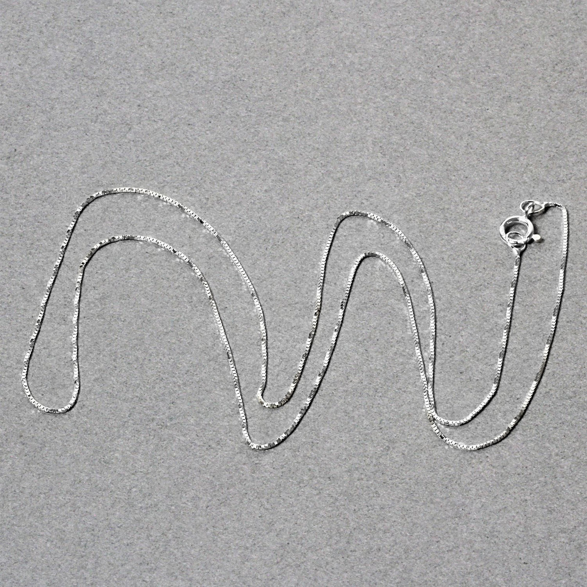 10k White Gold Classic Box Chain (0.45 mm)