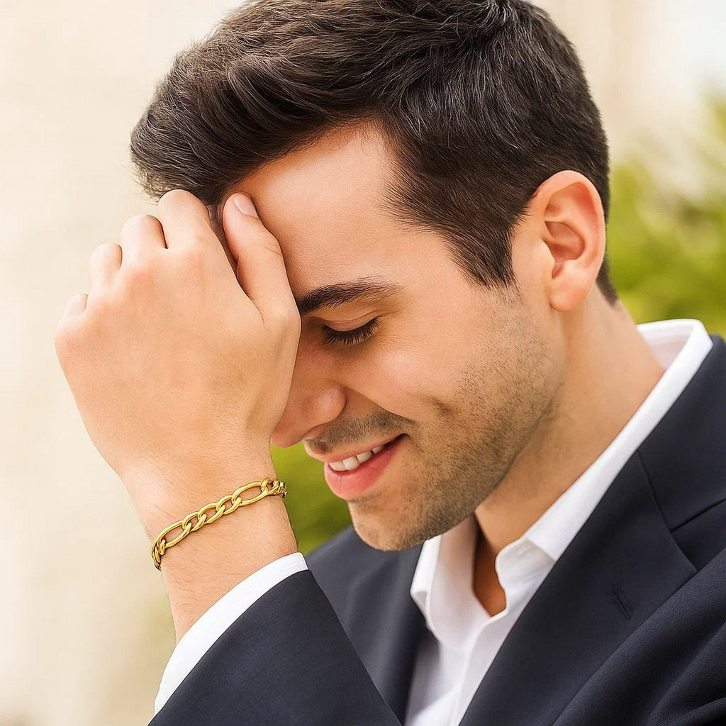 10k Yellow Gold Solid Figaro Bracelet (7.90 mm)