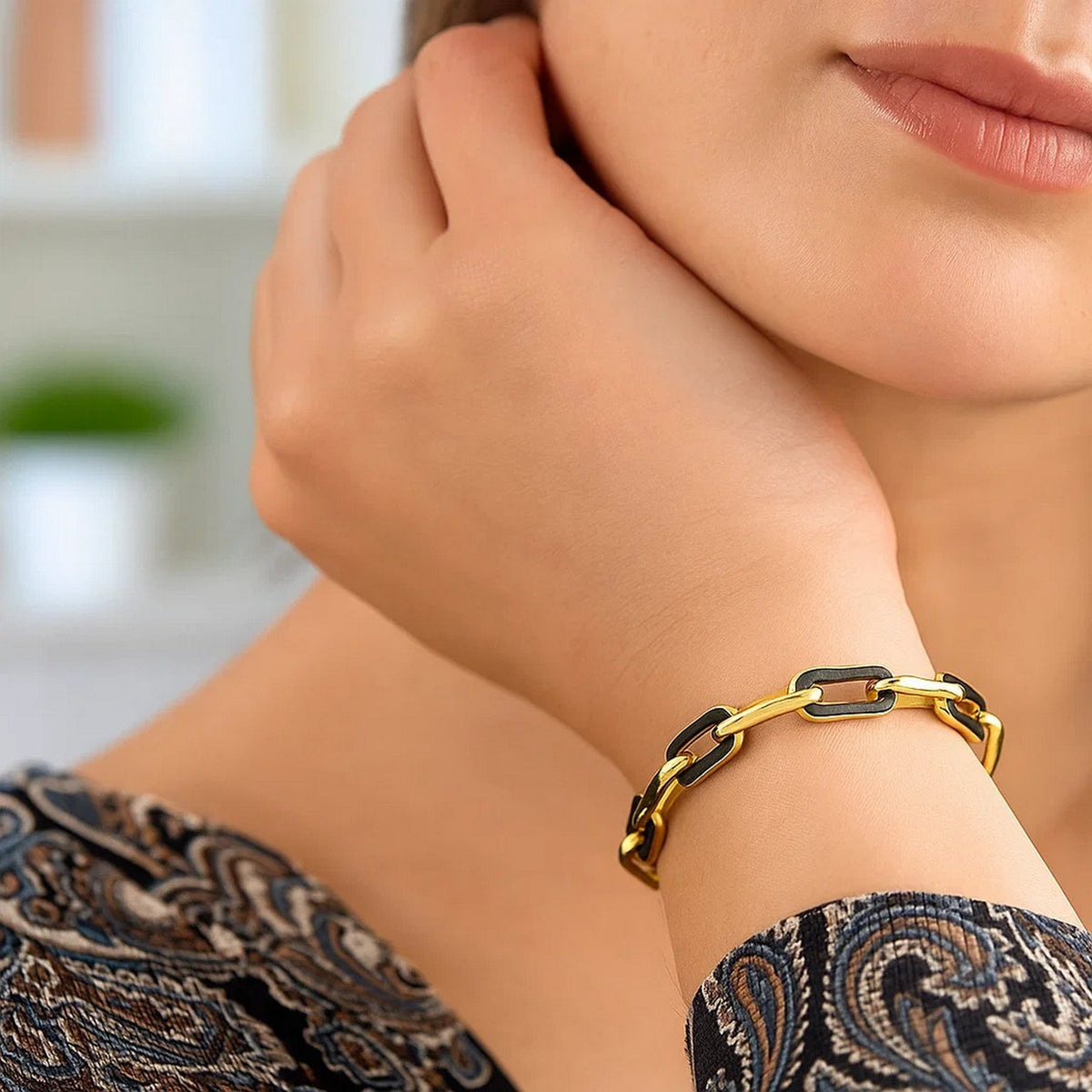 14k Yellow Gold Black Onyx Paperclip Gem Link Bracelet (7.00 mm)