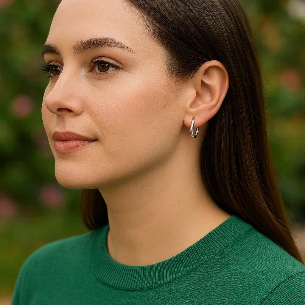 14k White Gold Petite Polished Round Hoop Earrings(1.3x11.5mm)